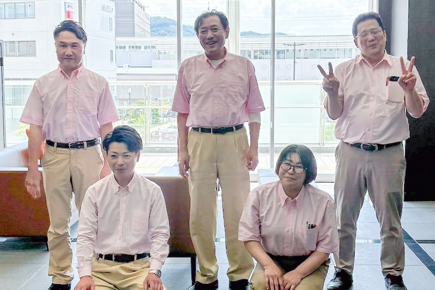 スタッフの集合写真